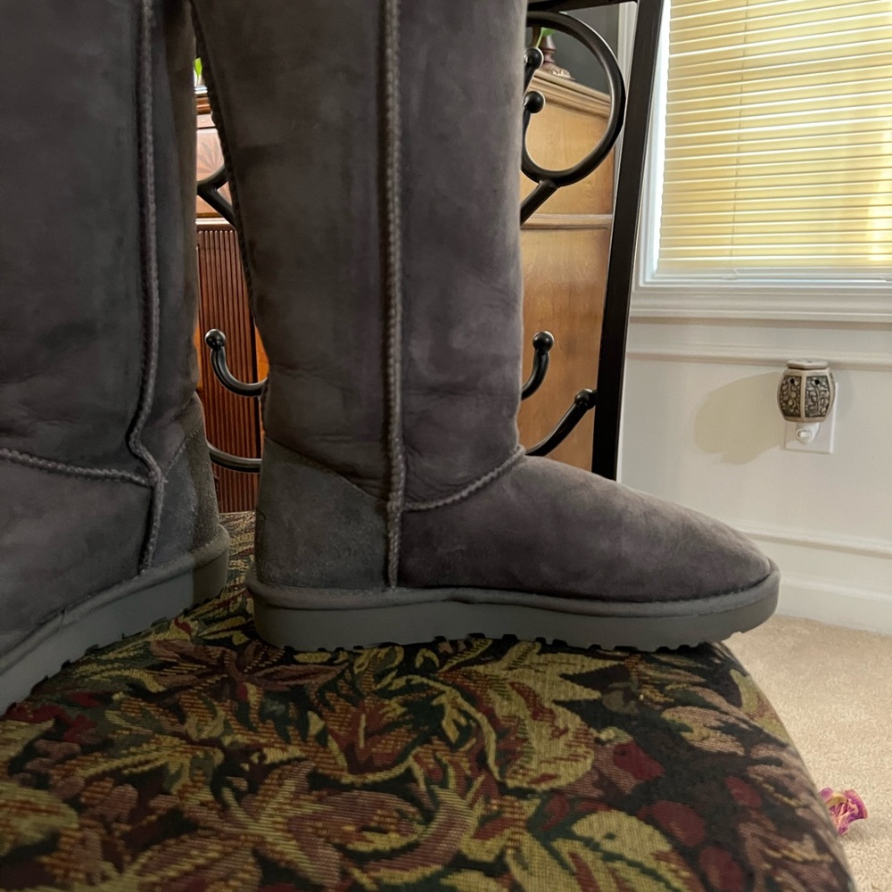 UGG Women's Bailey Button Triplet - Picture 8 of 14